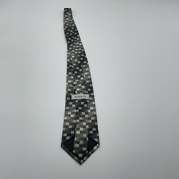 100% silk Gray and black alfani necktie - Picture 5 of 5